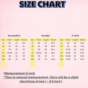Pu&ograve; includere: Una tabella delle taglie per felpe, felpe con cappuccio e t-shirt, con misure in pollici. La tabella include le dimensioni del petto, della lunghezza e delle maniche per le taglie dalla S alla 3XL. Il testo "SIZE CHART" &egrave; in alto.