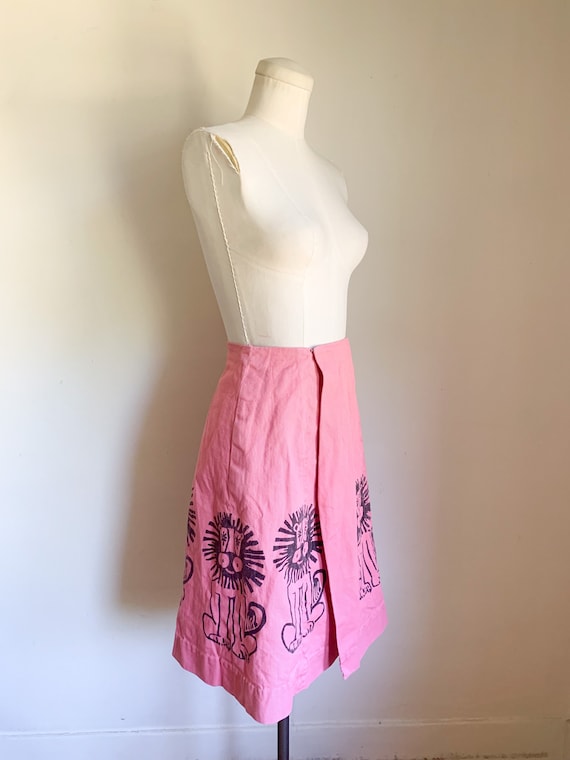 Vintage 1960s Hot Pink Lion Screen Printed Wrap S… - image 5