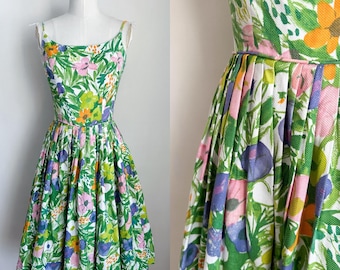 Vestido vintage de piqué de algodón con estampado floral de los años 50 / XXS