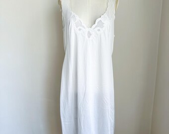 Vintage 1980s White Nightgown / Slip Dress // M