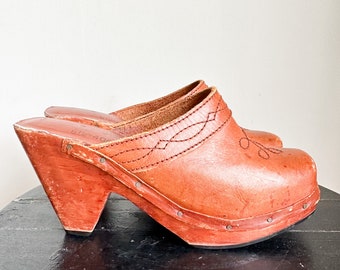 Vintage 1970s Leather & Wooden Clogs / 6M