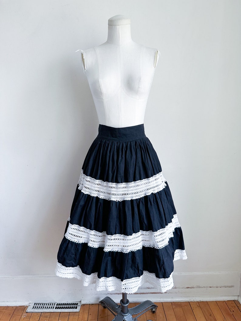 Vintage 1950s Black & White Crochet Skirt / 24 waist image 2