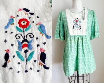 Vintage 1970s Mint Green Embroidered Bird Peasant Top / M