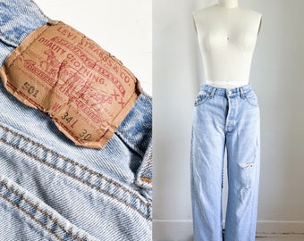 Vintage 1990s Light Wash Levis 501 Jeans / 34/30 (32" waist)