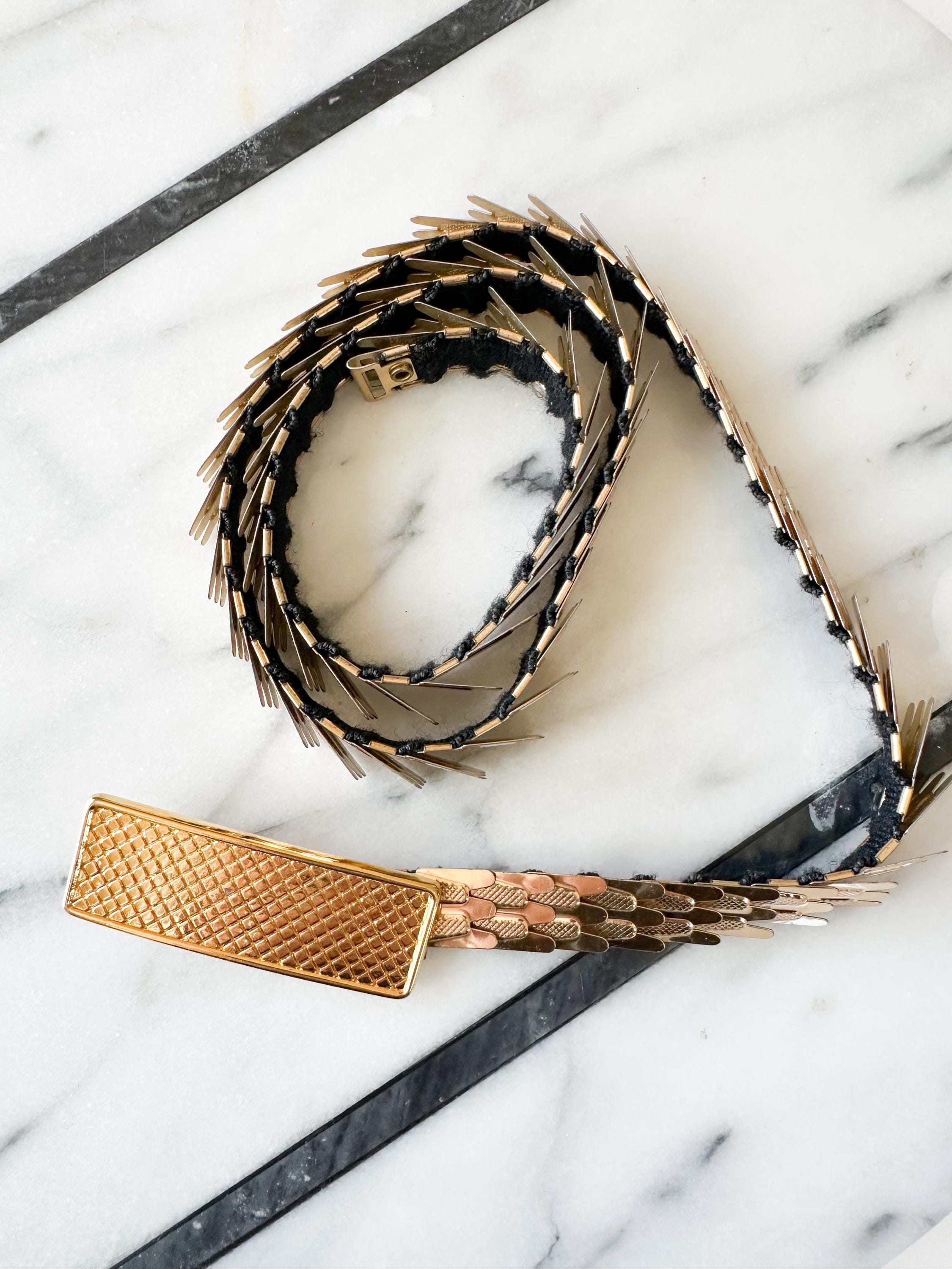Vintage 1970s Gold Tone Metal Snake Belt / 28