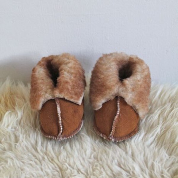 vintage toddler booties - SHEARING child's leather moccasins / sz 5-6