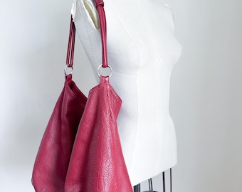 Torba typu hobo z czerwonej skóry w stylu vintage z 2000 r.