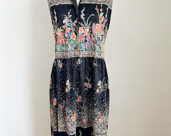 Vestido vintage de los años 70, transparente, estampado floral oscuro / Talla M