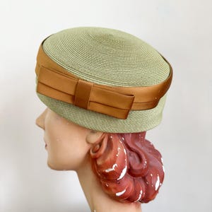 60s Green Pillbox - Etsy display picture 2