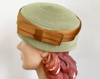 Sombrero pastillero vintage de paja verde salvia de los años 60