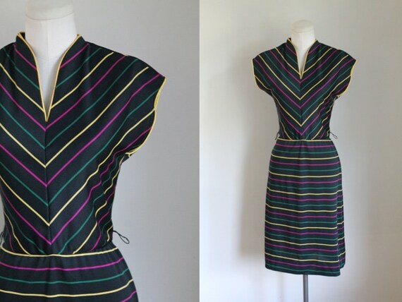 Vintage 1970s Black Rainbow Chevron Striped Day Dr