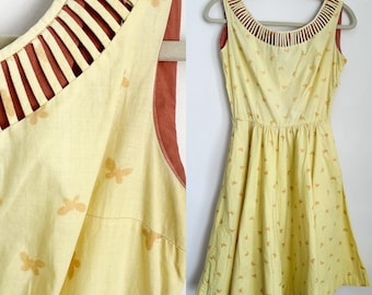 Vestido vintage con estampado novedoso de mariposas amarillas de los años 50 / XXS
