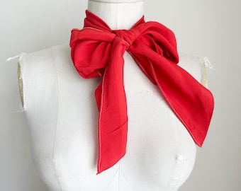 Pañuelo/bufanda Ascot rojo vintage de los años 70