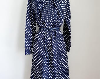 Vestido camisero vintage de lunares azul marino y blanco de los años 70 / L