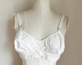 Vintage 1950s White Cotton Bullet Bra / 38C