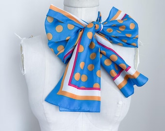 Bufanda vintage de lunares azules