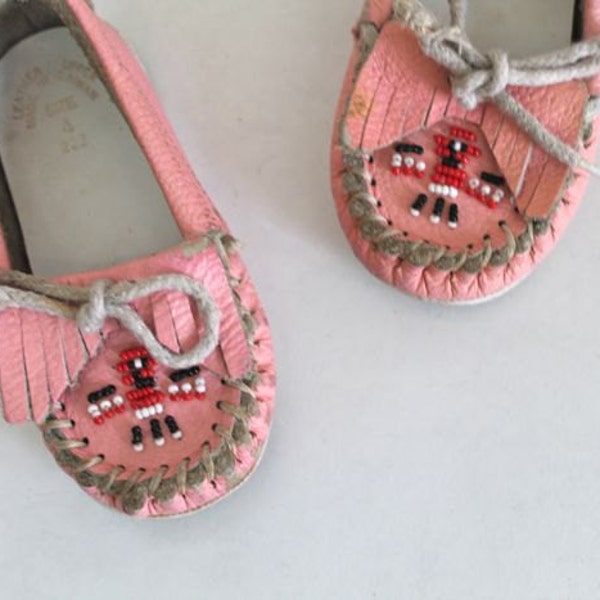 RESERVED // vintage baby moccasins - FIREBIRDS beaded pink leather baby shoes / infant size 4 (12-18M)
