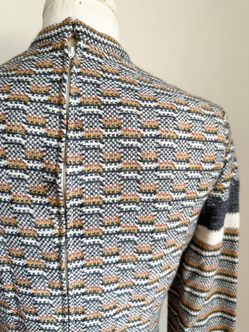 Vintage 1970s Gray & Beige Sweater Dress / S image 7