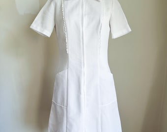 Vintage 1970s Waitress / Nurse White Uniform Dress / M