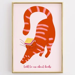 Stampa artistica di un libro con un gatto divertente, poster di "Come leggere 7 libri", decorazione da parete per amanti dei libri, illustrazione di un gatto rosa che legge, idea regalo per lettori.