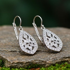 花柄アールデコ調ドロップダングルイヤリング、ヴィンテージスタイルモアッサナイトイヤリング、透かし彫りレバーバックイヤリング、14Kホワイトゴールドティアドロップイヤリング