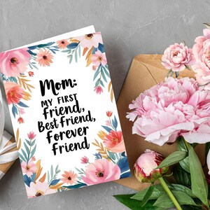 Cartão de Dia das Mães – “Mãe: Minha Primeira Amiga, Melhor Amiga, Amiga para Sempre” – Cartão de Saudações Sentimental – Presente para Mãe de Filha ou Filho