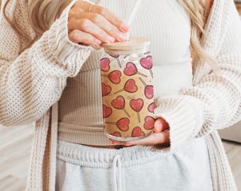 Valentine Heart Lollipop Glass Can with Bamboo Lid and Straw, Cute Pink Heart Pattern Iced Coffee Cup, Aesthetic Frosted Glass Tumbler Gift