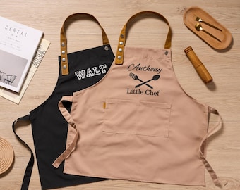 Aangepaste schort voor kleine chef-kok, schorten voor kinderen met naamborduurwerk, gepersonaliseerd schort voor peuters, schort voor kinderen, aangepaste kinderschorten, keukenschort op maat