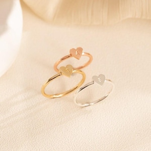 Anillo de corazón con inicial de oro de 18 quilates, anillo con inicial personalizada, anillos apilables, regalo de cumpleaños y aniversario, regalo para esposa, regalo para ella
