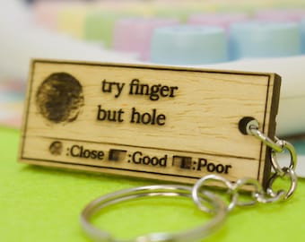 Llavero de madera de Dark Souls hecho a mano, prueba con el dedo pero haz un agujero, divertido Soulsborne, cita de Elden Ring