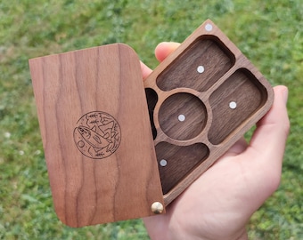 Caja de madera hecha a mano para pesca con mosca con 5 compartimentos magnéticos.