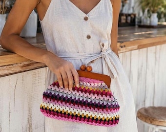 Bolsa de crochê estilo carteira: Bolsa transversal boho com fecho de madeira