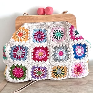 Kiss Lock Purse, Crochet Granny Square Clutch, Vintage Boho Handbag, Colorful Crochet Bag with Clasp, Summer Crossbody, Eco-Friendly Clutch