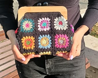 Grandma Square gehaakte clutch: boho vintage handtas met houten sluiting