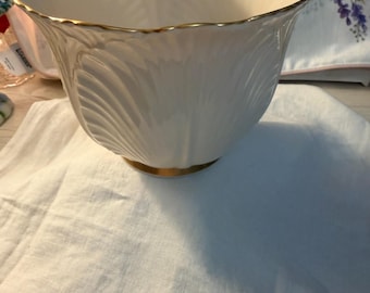 Vintage Lenox Greenfield Collection large bowl with Lenox Ivory porcelain trimmed in 24k Gold with pedestal. 7 1/4” diameter 5 1/2” deep