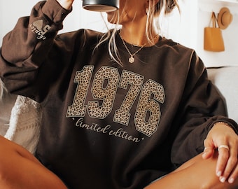 Custom 1976 Retro Birthday Sweatshirt, Leopard 50th Birthday Gifts for Women, Christmas Gift for Mom Fiftieth Sweater Born, Gift for Her