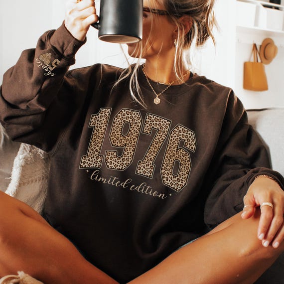 Custom 1976 Retro Birthday Sweatshirt, Leopard 50th Birthday Gifts for Women, Christmas Gift for Mom Fiftieth Sweater Born, Gift for Her