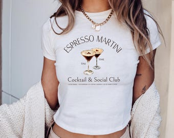 Espresso Martini Baby T-Shirt, Espresso Martini Social Club, Tini Time Tee, Espresso-Liebhaber Geschenke, einzigartiges Getränk tragen Baby T-Shirt,