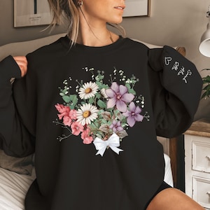Custom Birth Month Flower Sweatshirt, Christmas Mother Gift, Personalized Mom Sweatshirt, Birthflower Grandma Shirt, Mama Sweatshirt