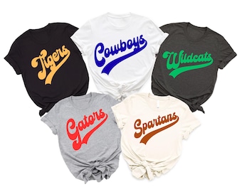 Camisetas con nombre de equipo escolar, camisetas personalizadas con mascota, camisetas con espíritu escolar, camisetas de tu equipo deportivo favorito, camisetas con mascota del equipo, camisetas con el logotipo de la escuela