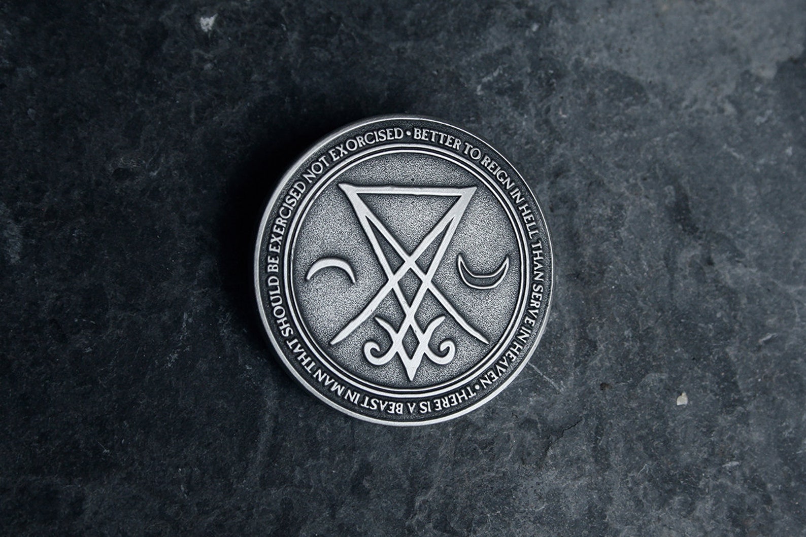 Anello Uomo Croce Leviatano FaithHeart - Acciaio Inox 316L, Oro/Nero, Stile Punk Satanico