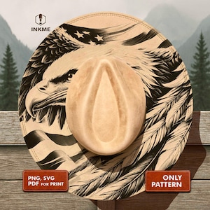 Op de afbeelding: Een bruin cowboyhoed met een zwart-wit ontwerp van een adelaar, veren en elementen van de Amerikaanse vlag. De hoed heeft een ronde kroon en een brede rand. De tekst "PNG, SVG PDF FOR PRINT" en "ONLY PATTERN" zijn zichtbaar.
