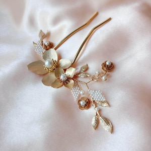 LISA - Wedding hair comb and pin with gold flowers and white pearls Wedding hair accessories