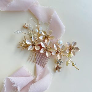 VICTORIA - Wedding hair combs with gold flowers and white pearls Hair accessory for wedding hairstyle