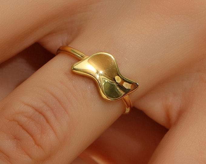 14K Gold Wavy Bar Ring, Fluid Statement Ring