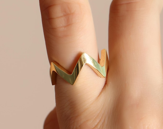 14K Gold Zig Zag Ring, Geometric Crown Stackable Ring