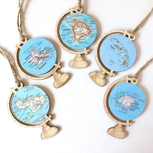 Ornement de carte des îles Hawaï, ornement globe en bois de carte personnalisée, Mele Kalikimaka, Hawaï, Maui, Oahu, Kauai, carte d'Hawaï, ornement de fiançailles