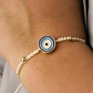 Bransoletka z białego emaliowanego złego oka, elegancka biżuteria ochronna, ponadczasowa pamiątka, amulet na szczęście, znaczący prezent dla matki, prezent dla mamy