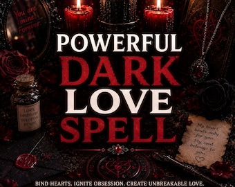 Puede incluir: Una composición oscura con el texto POWERFUL DARK LOVE SPELL, tres velas encendidas, un frasco de vidrio con la etiqueta LOVE OBSESSION DEVOTION DESIRE, un espejo vintage con el texto You are mine. Forever., un colgante y una nota My heart beats only for you. My soul belongs to you.