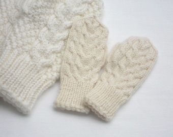 Knit toddler's mittens, ivory kid's mittens, hand knitted children mittens, cabled toddler gloves, winter gift